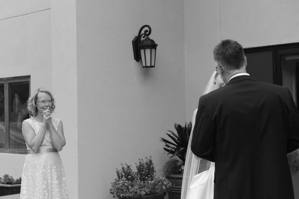 Bride seeing dad for first time